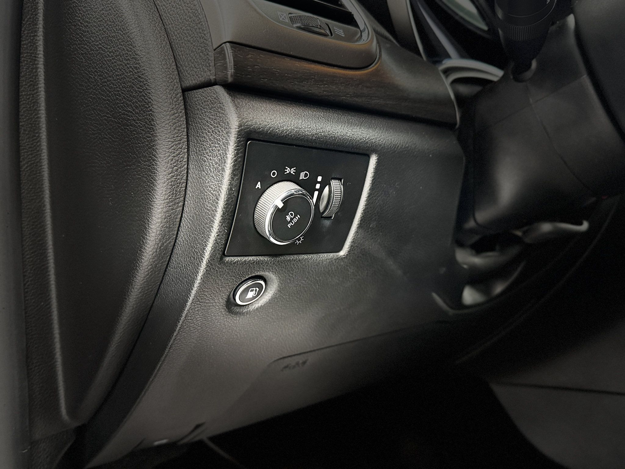 Used 2018 Jeep Grand Cherokee Altitude AWD/4WD image 15