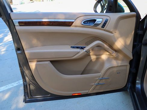 Used 2014 Porsche Cayenne image 14