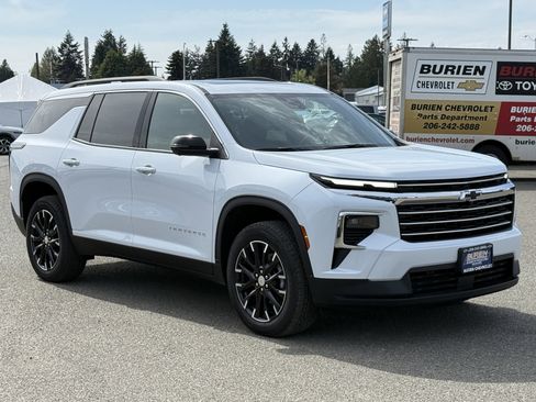 New 2026 Chevrolet Traverse LT w/ Sun and Wheel Package AWD/4WD image 7