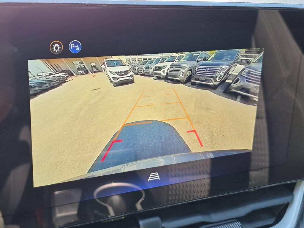 Used 2026 Chevrolet Equinox LT FWD image 16