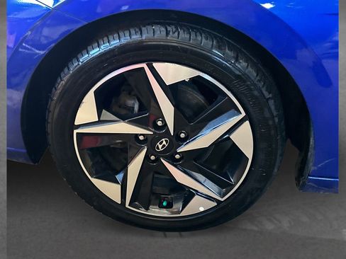 Used 2021 Hyundai Elantra Limited image 12