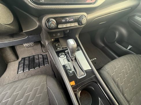 Used 2022 Nissan Kicks SV image 17