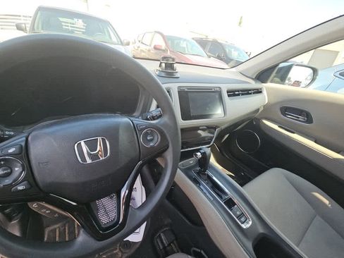 Used 2018 Honda HR-V EX image 7
