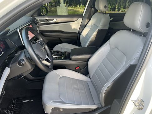 Certified 2024 Volkswagen Atlas Cross Sport SEL R-Line AWD/4WD image 15