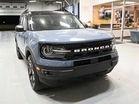 Used 2024 Ford Bronco Sport Outer Banks w/ Tech Package image 3