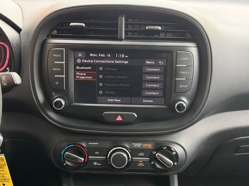 Used 2023 Kia Soul LX image 28