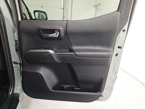 Certified 2023 Toyota Tacoma TRD Off-Road AWD/4WD image 31