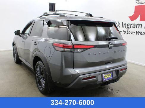 New 2026 Nissan Pathfinder SL image 2