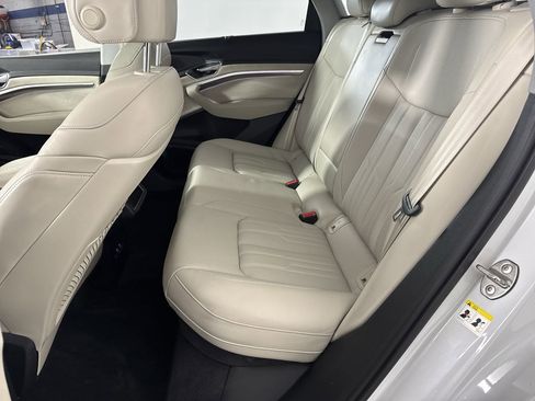 Used 2021 Audi e-tron Prestige w/ Prestige Package AWD/4WD image 29