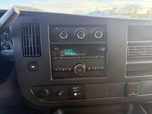 Used 2017 GMC Savana 2500 image 20