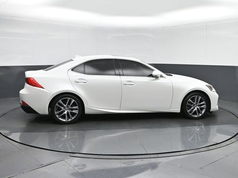 Used 2020 Lexus IS 300 image 8
