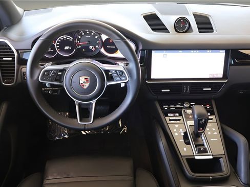 Used 2021 Porsche Cayenne AWD/4WD image 14