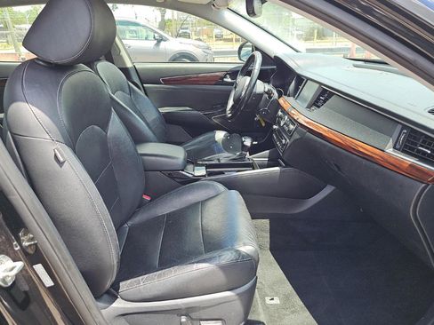 Used 2017 Kia Cadenza Premium w/ Luxury Package FWD image 11