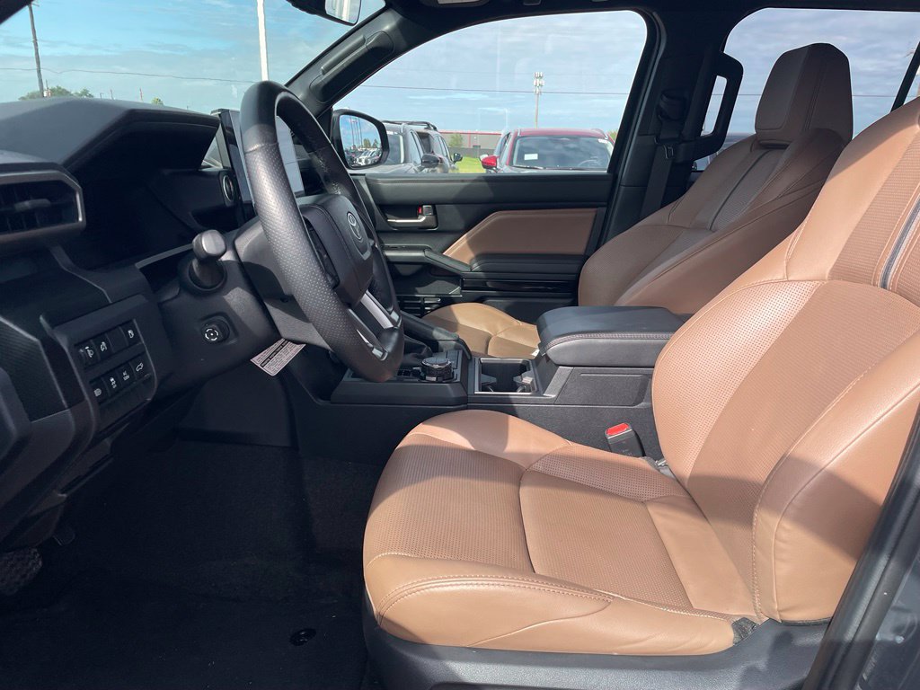 Used 2025 Toyota 4Runner Limited AWD/4WD image 13