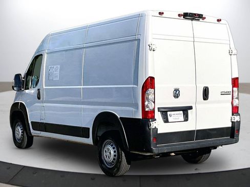 Used 2024 RAM ProMaster 2500 w/ Convenience Group FWD image 7