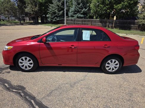 Used 2011 Toyota Corolla LE FWD image 2