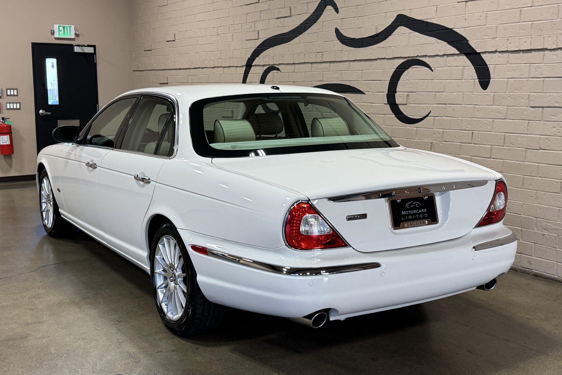 Used 2007 Jaguar XJ8 RWD image 8