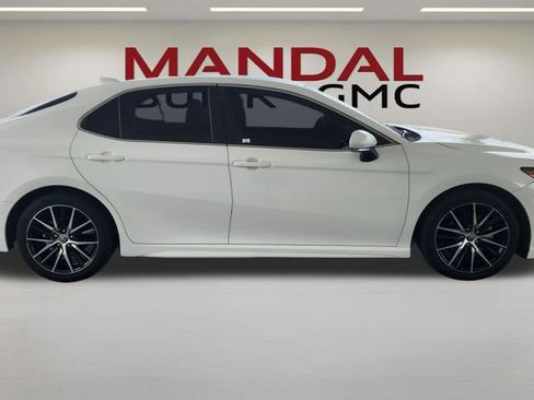 Used 2022 Toyota Camry SE w/ Convenience Package FWD image 7