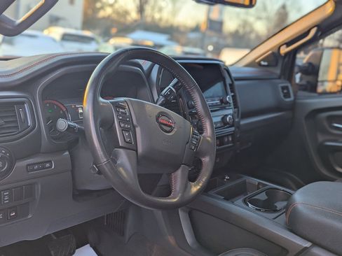 Used 2021 Nissan Titan PRO-4X w/ Pro-4x Convenience Package image 14