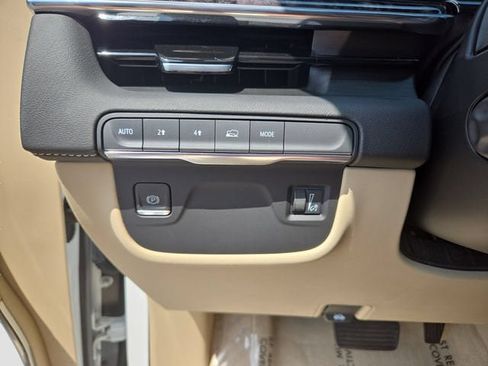 Used 2023 Cadillac Escalade Premium Luxury AWD/4WD image 17