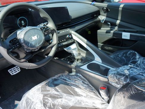 New 2025 Hyundai Elantra SEL image 10