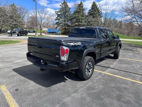 Used 2022 Toyota Tacoma TRD Off-Road w/ TRD Premium Off Road Package image 3