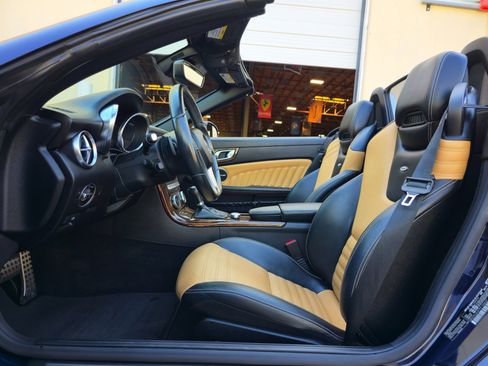 Used 2015 Mercedes-Benz SLK 250 image 16