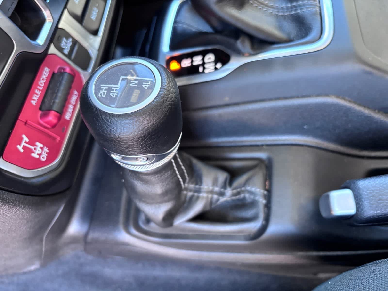 Used 2026 Jeep Gladiator Mojave AWD/4WD image 23