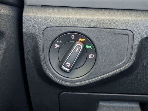 Used 2021 Volkswagen Atlas SE image 35