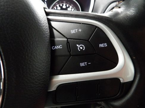 Used 2019 Jeep Compass Latitude w/ Cold Weather Group AWD/4WD image 18