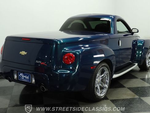 Used 2005 Chevrolet SSR w/ Preferred Equipment Group image 10
