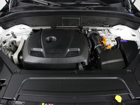 Certified 2024 Volvo XC90 T8 Plus w/ Protection Package Premier image 24