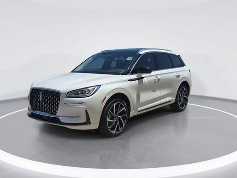 Used 2023 Lincoln Corsair Grand Touring AWD/4WD image 4