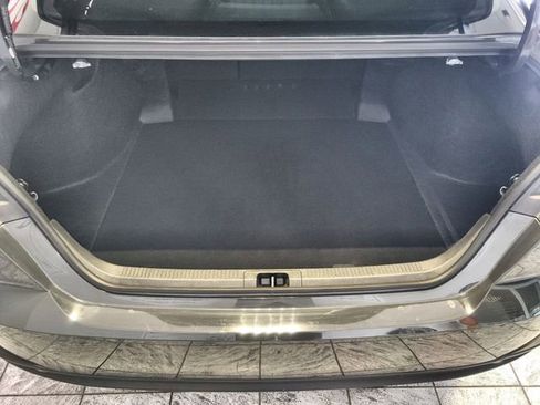 Used 2025 Toyota Camry SE image 23