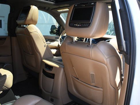 Used 2018 Cadillac Escalade Platinum AWD/4WD image 28