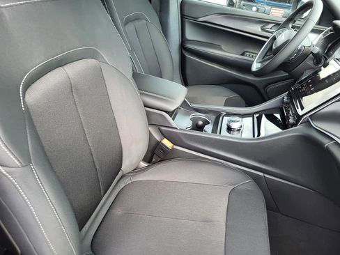 New 2025 Jeep Grand Cherokee L Laredo image 10