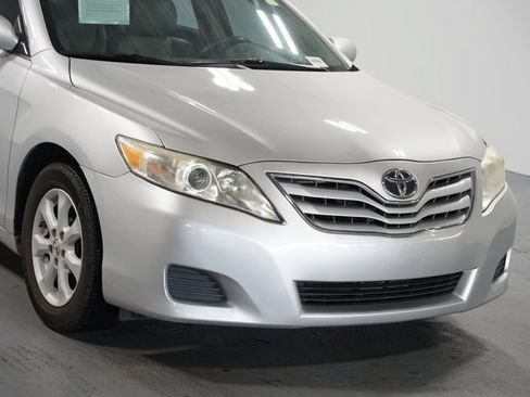 Used 2011 Toyota Camry LE w/ LE Extra-Value Pkg FWD image 4