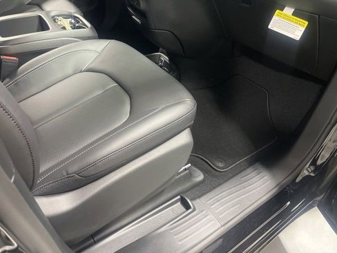New 2026 Chrysler Pacifica Select image 24