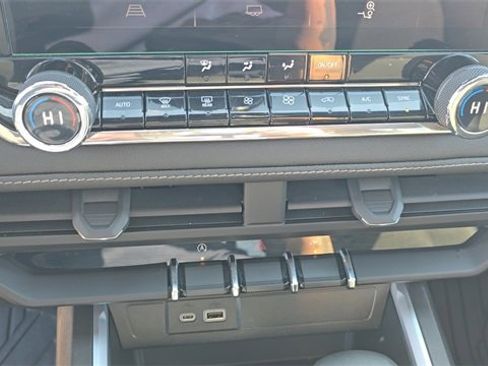 Used 2024 Chevrolet Colorado LT w/ LT Convenience Package image 21