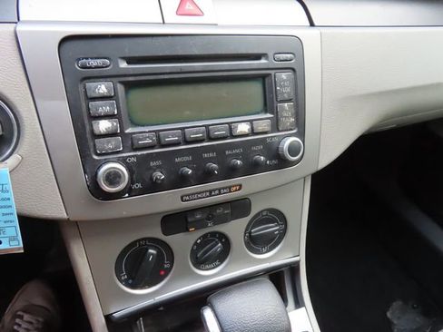 Used 2007 Volkswagen Passat 2.0T image 21