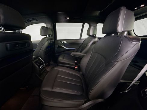Used 2021 BMW X7 xDrive40i w/ M Sport Package AWD/4WD image 25