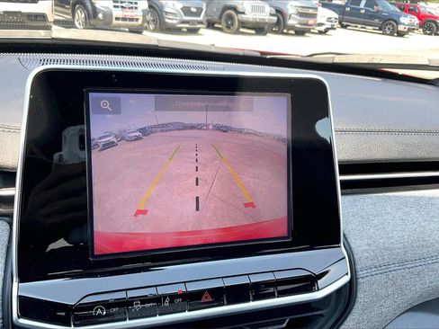 Used 2025 Jeep Compass Latitude image 13