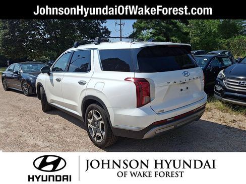 Used 2023 Hyundai Palisade SEL w/ Premium Package AWD/4WD image 3