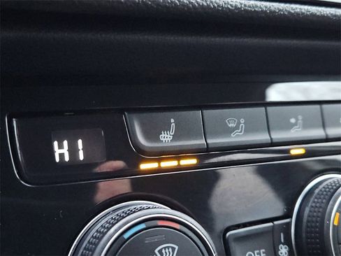 Used 2024 Volkswagen Taos SE image 18