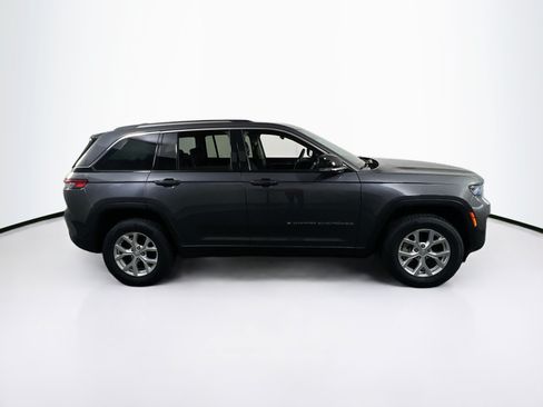 Used 2023 Jeep Grand Cherokee Limited w/ Trailer Tow Prep Group (B) AWD/4WD image 4