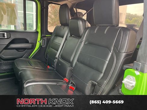 Used 2018 Jeep Wrangler Unlimited Sahara AWD/4WD image 14