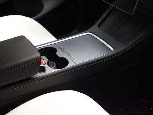 Used 2023 Tesla Model Y Performance image 24