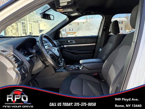 Used 2018 Ford Explorer XLT w/ XLT Technology Feature Bundle image 12