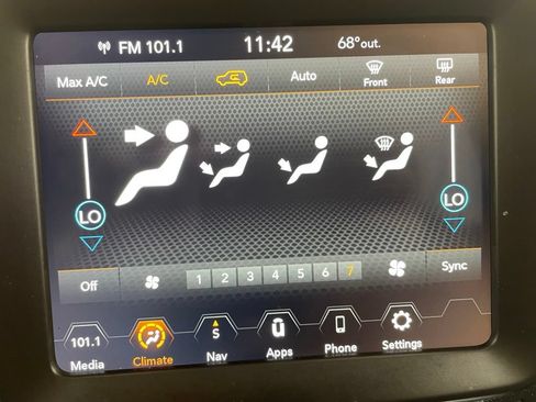 Used 2022 Jeep Renegade Latitude AWD/4WD image 21