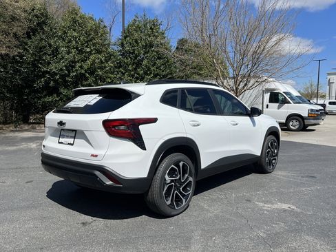 New 2026 Chevrolet Trax RS w/ Sunroof Package image 9